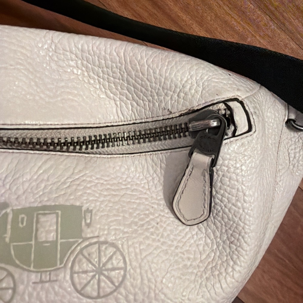 COACH White Leather Ivory Horse & Carriage Belt Waist Bag Used 16.5" x 9" - Picture 13 of 14
